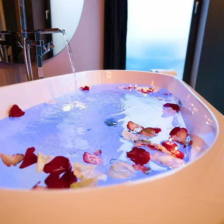 Life Voyage & - Strasbourg's Center Luxury Experience * Straatsburg